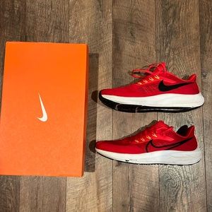 MENS NIKE RED PEGASUS SNEAKER